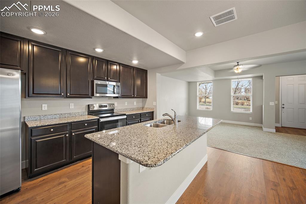 Image 14 of 34: Kitchen