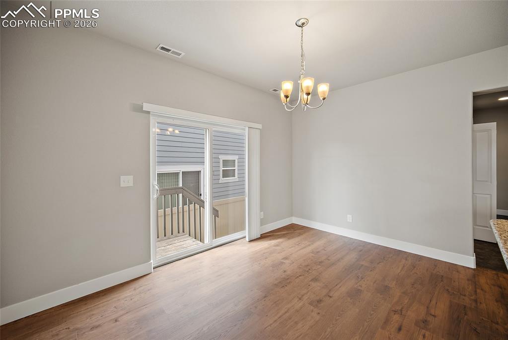 Image 15 of 34: Dining Area