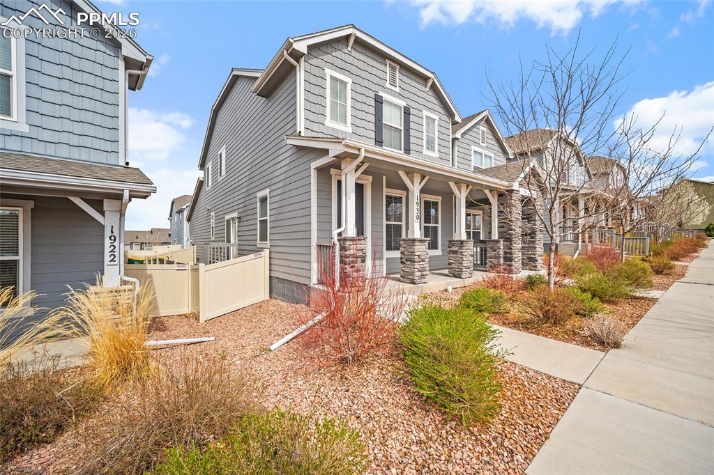 Image 2 of 34: Front of Structure