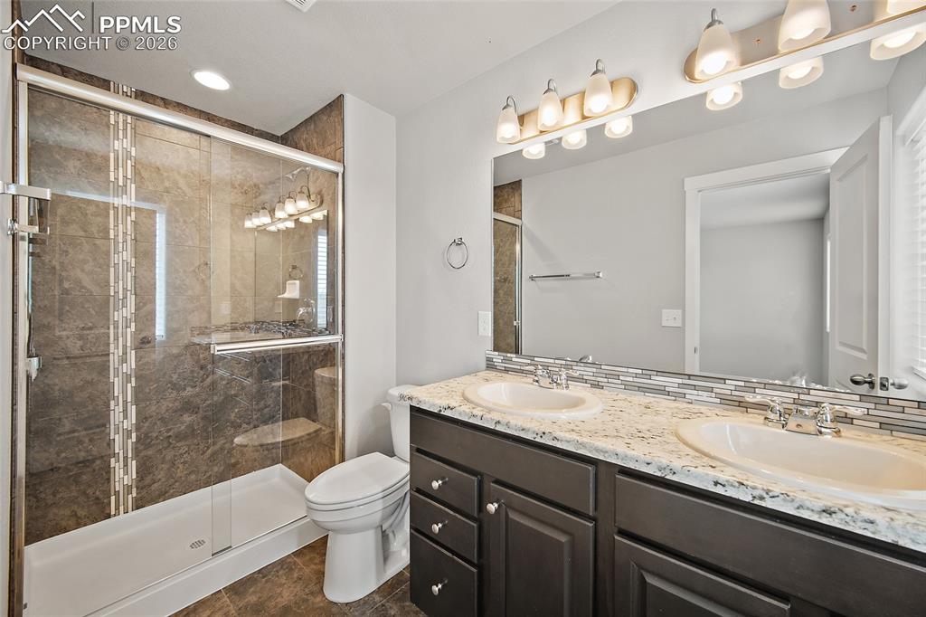 Image 28 of 34: Bathroom