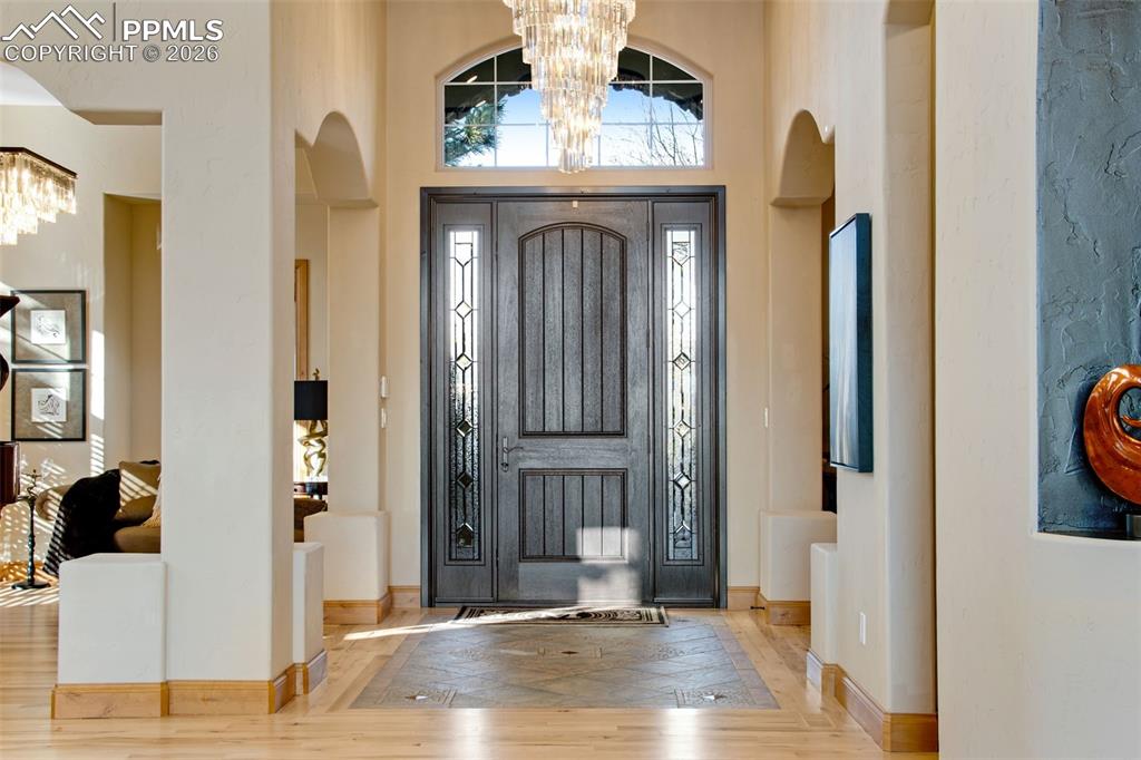 Image 13 of 50: Entry