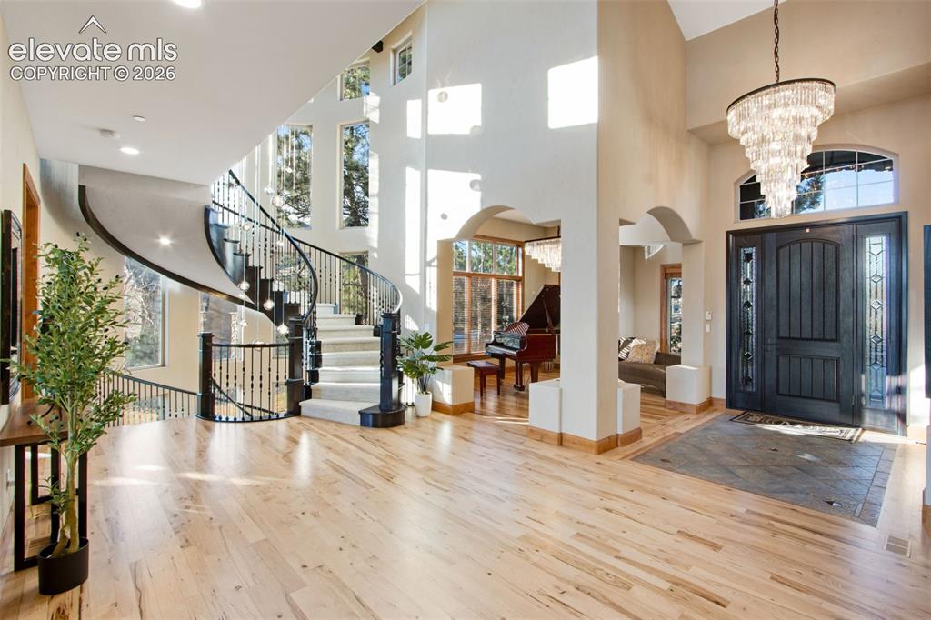 Image 14 of 50: Hickory hardwood floors with 2" and 4" planks