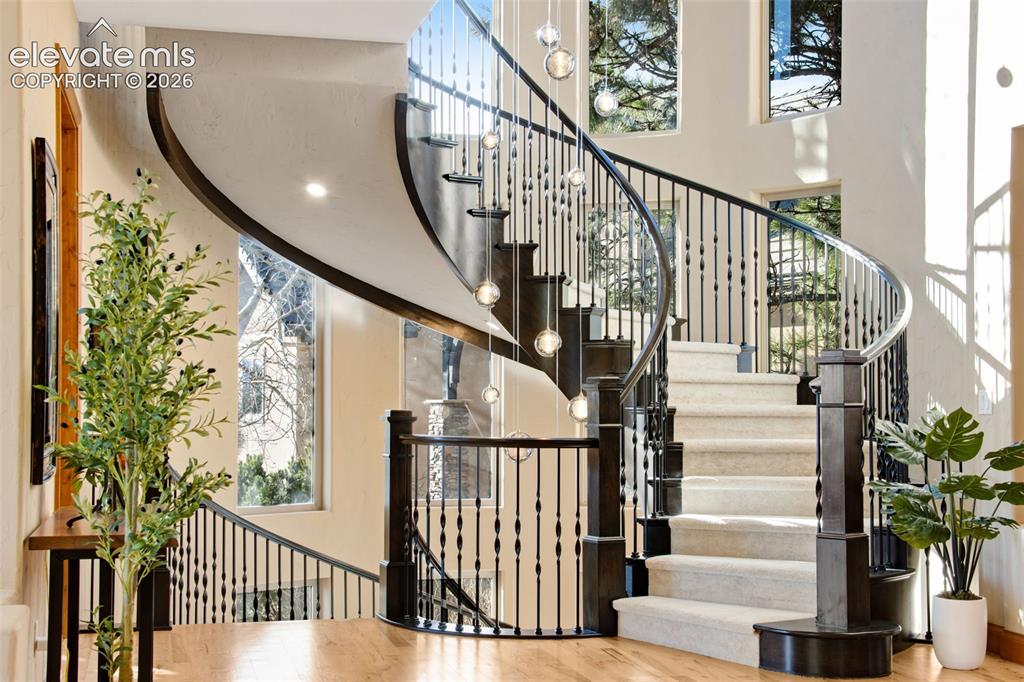 Image 15 of 50: Incredible design