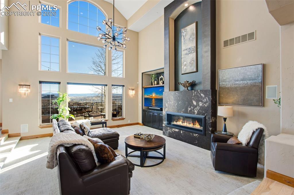 Image 16 of 50: Living Room