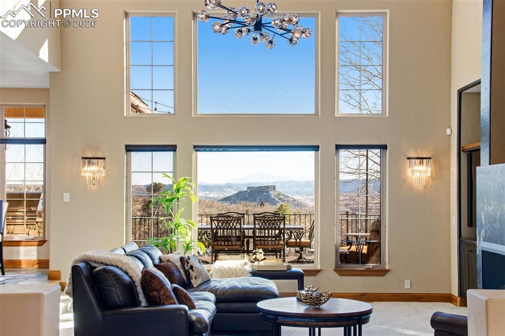 Image 18 of 50: Living Room