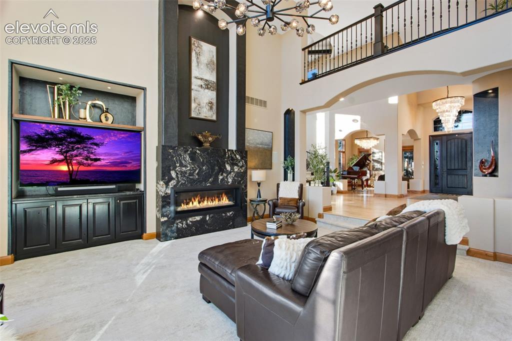 Image 19 of 50: Open Floor Plan