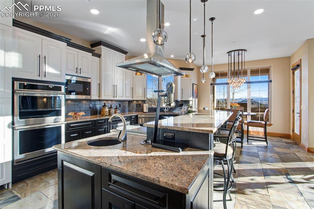 Image 21 of 50: Kitchen