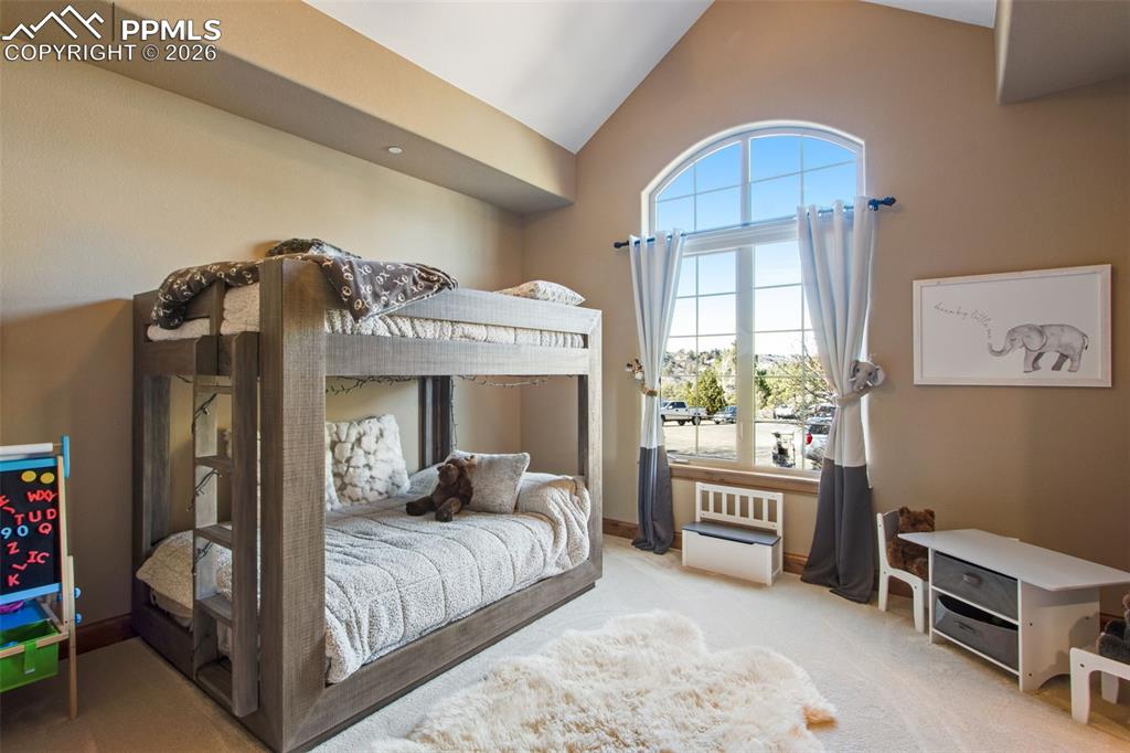 Image 36 of 50: Bedroom