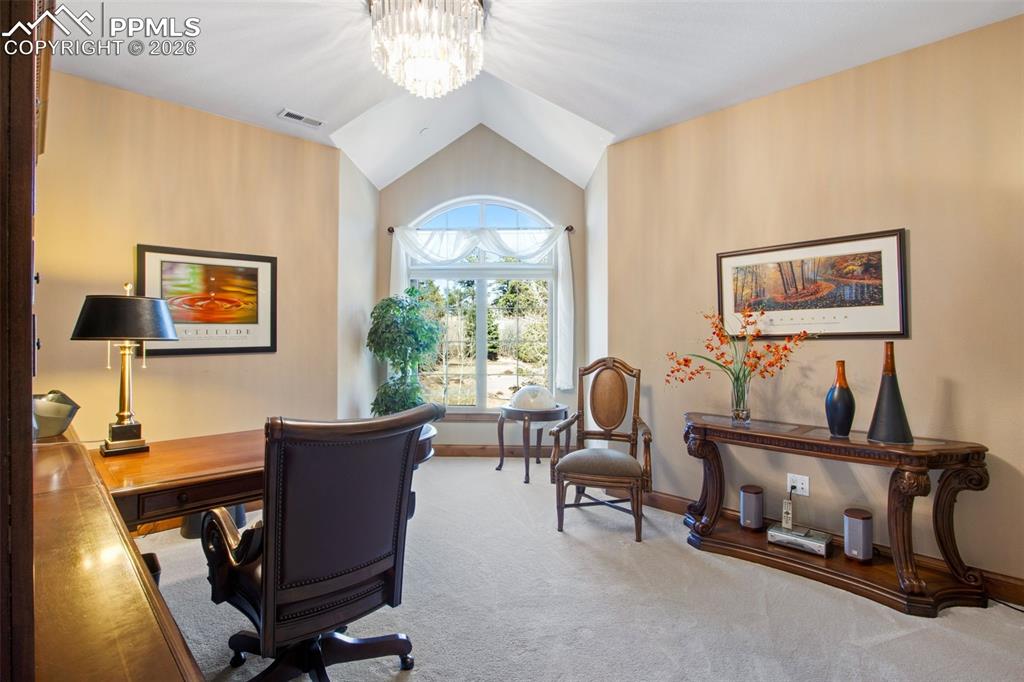 Image 37 of 50: Office