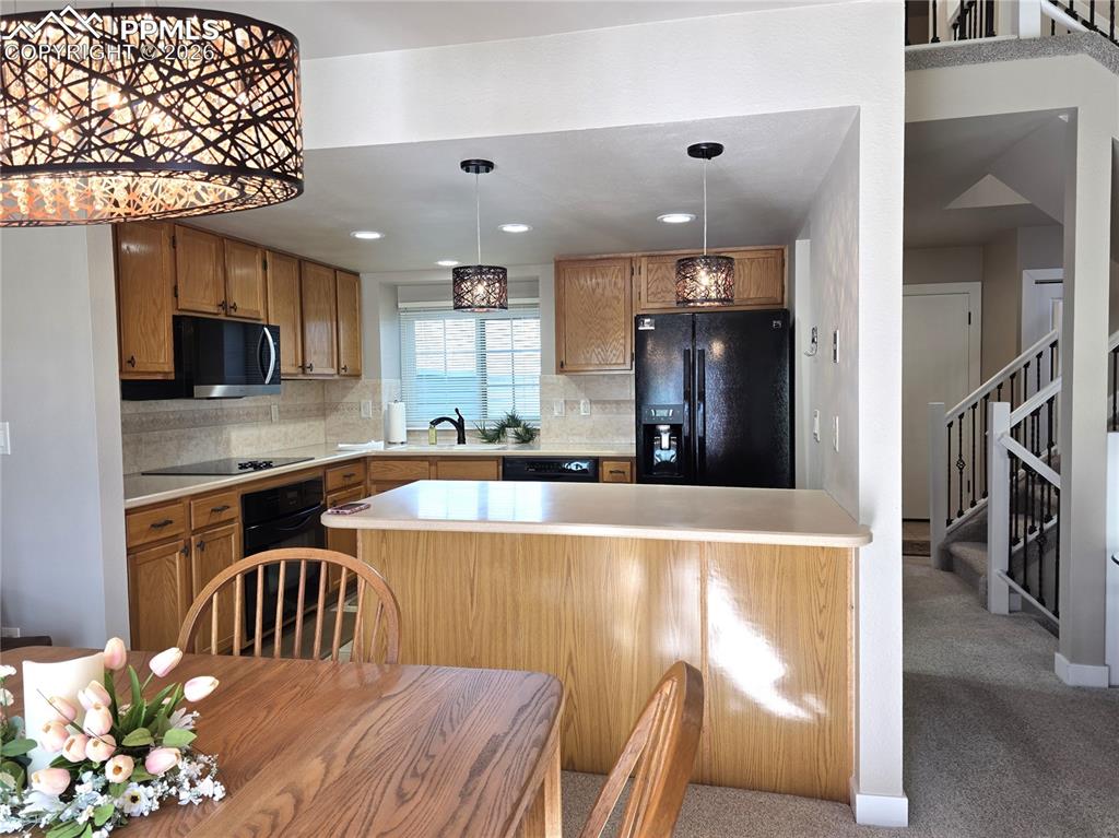 Image 11 of 35: Kitchen