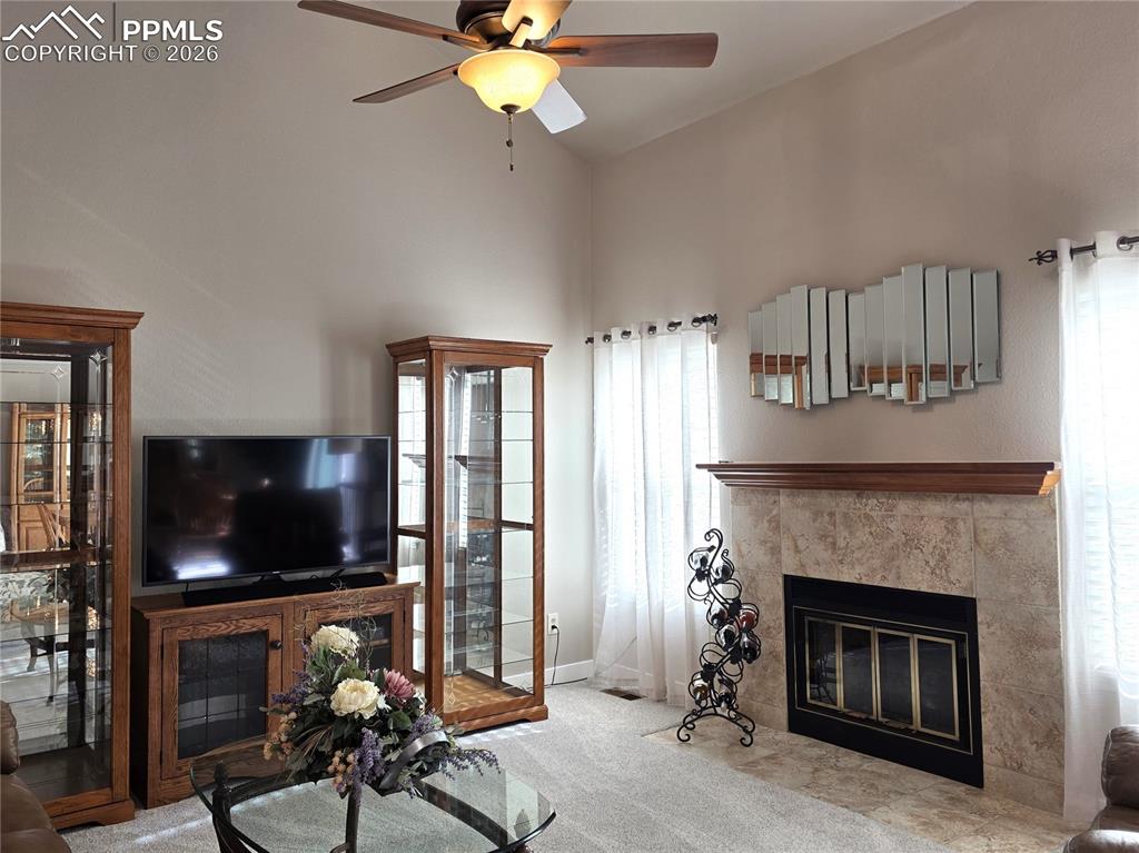 Image 17 of 35: Living Room