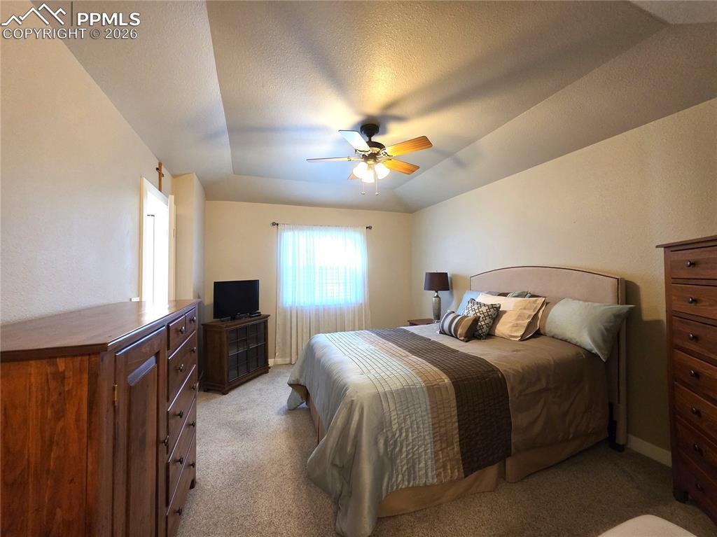 Image 20 of 35: Bedroom