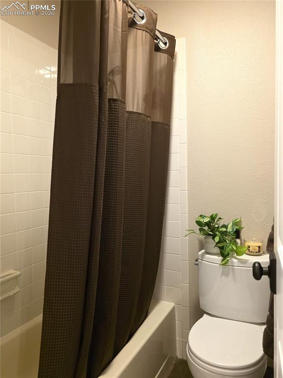 Image 24 of 35: Master bath