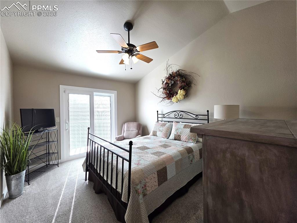 Image 25 of 35: Bedroom