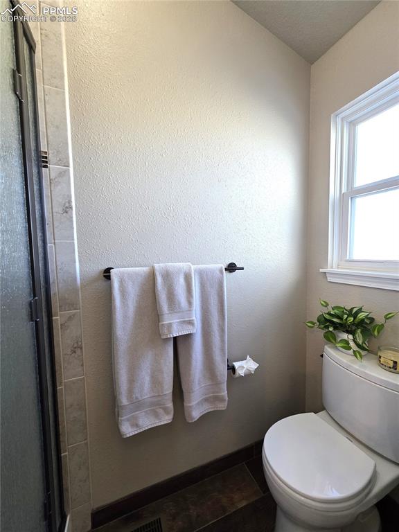 Image 28 of 35: Bathroom