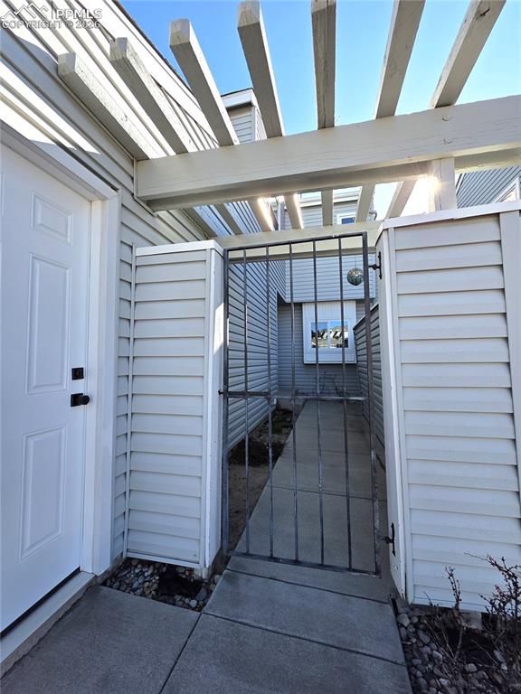 Image 3 of 35: Front courtyard