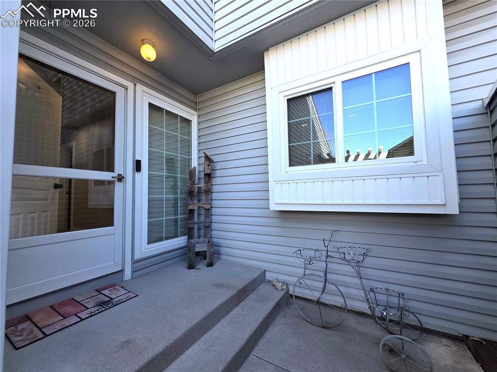 Image 4 of 35: Entry