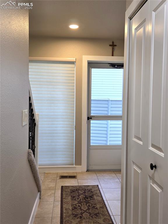 Image 5 of 35: Entry way