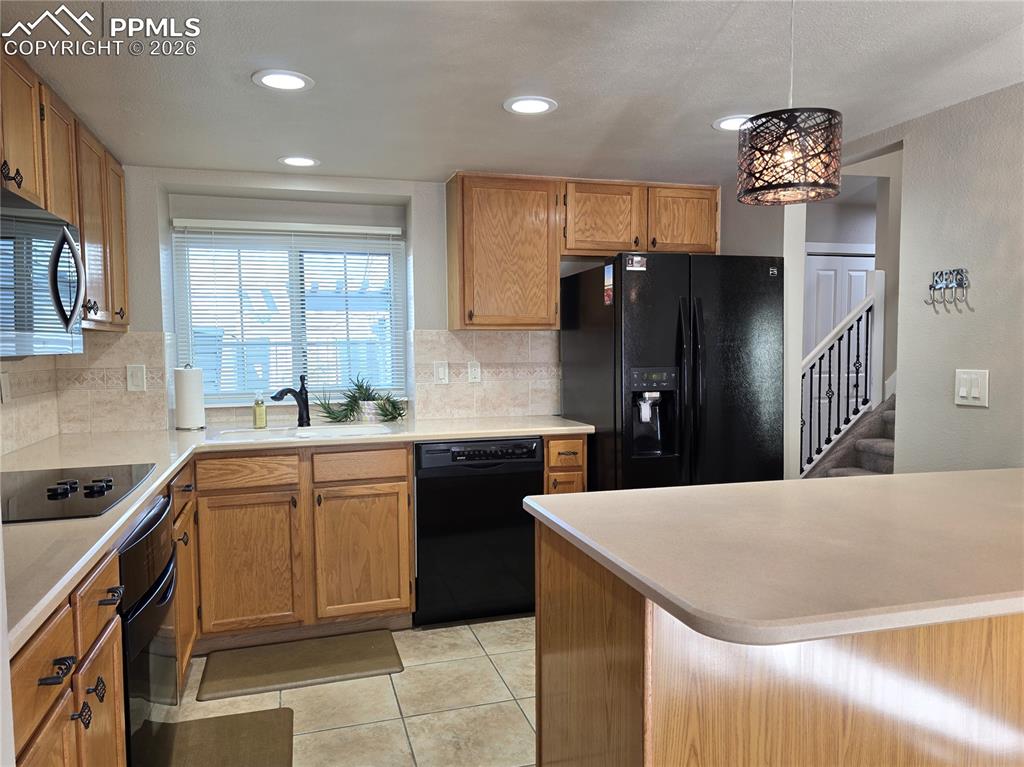 Image 9 of 35: Kitchen