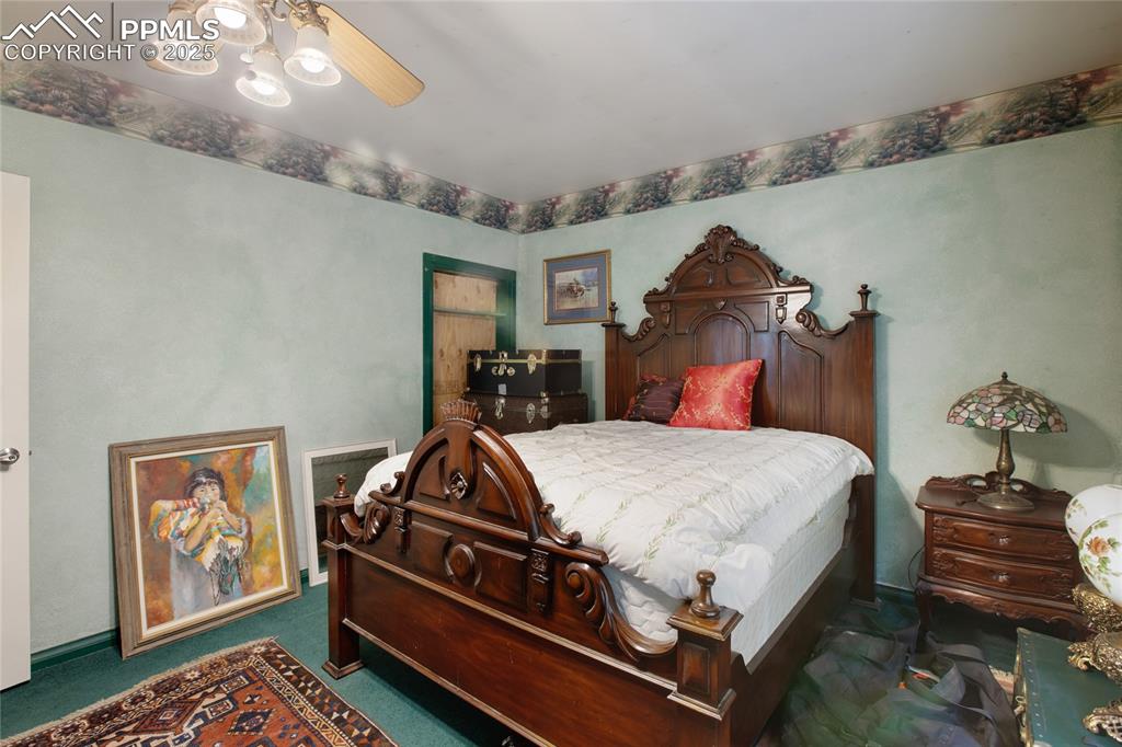 Image 17 of 22: Bedroom