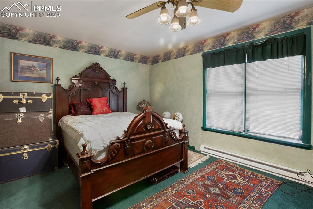 Image 18 of 22: Bedroom