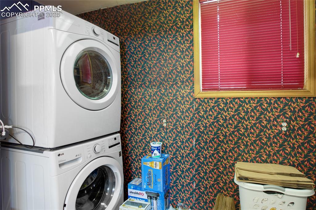 Image 19 of 22: Laundry