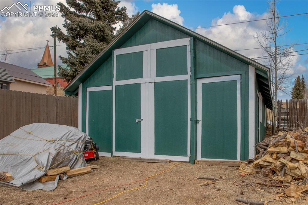 Image 4 of 22: Out Buildings