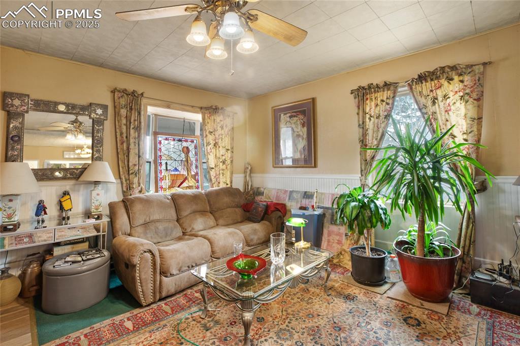 Image 7 of 22: Living Room