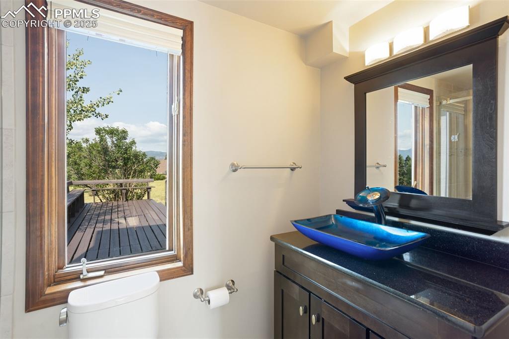 Image 15 of 35: Main Level 3/4 Bathroom!