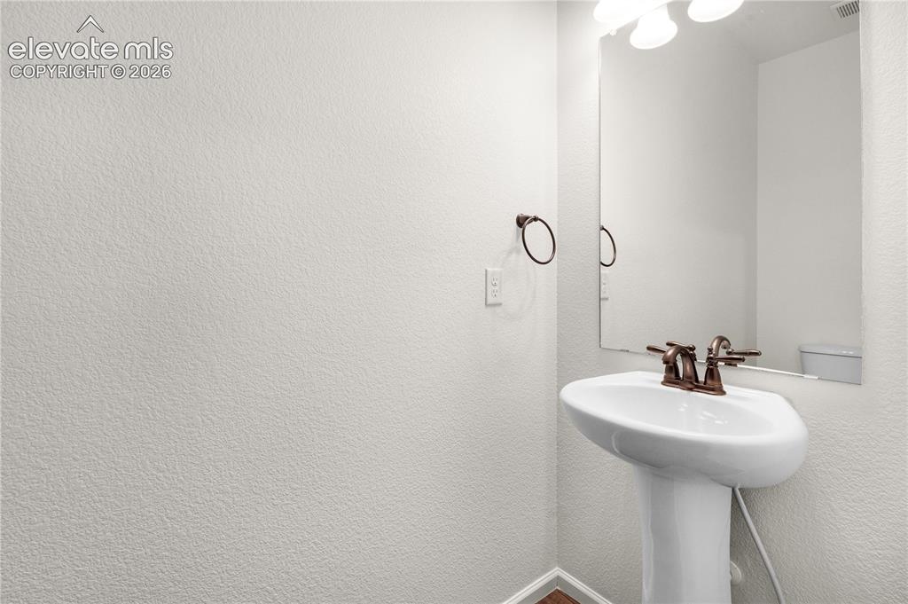 Image 14 of 29: Bathroom