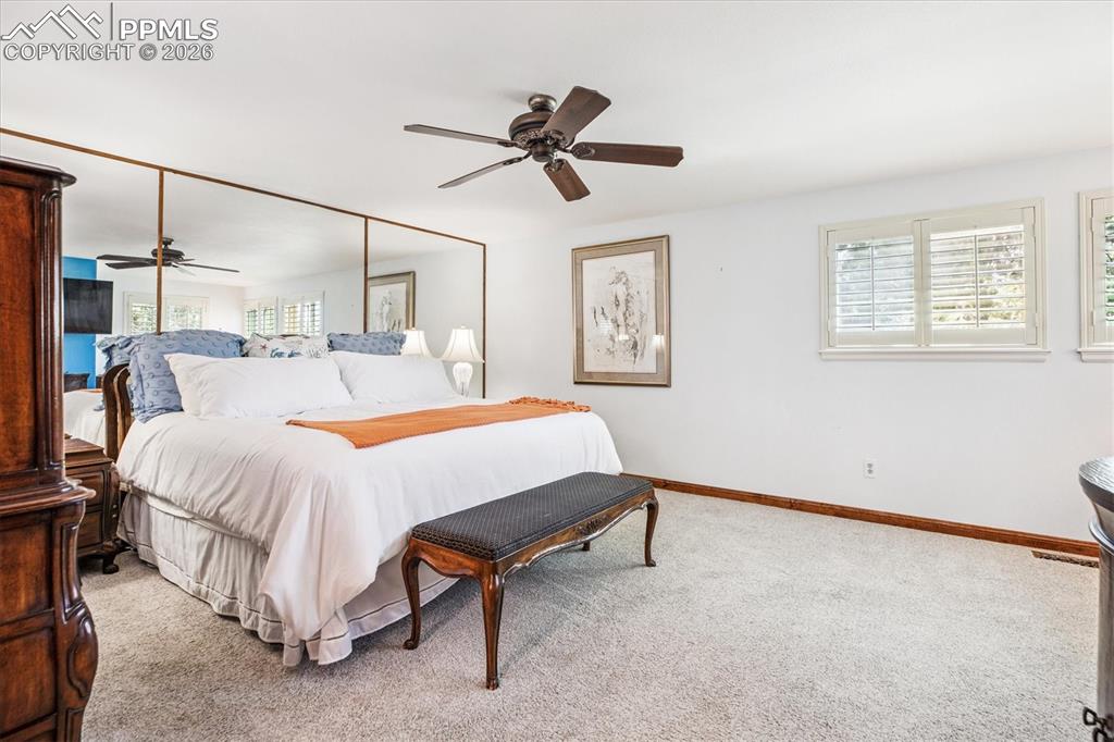 Image 24 of 50: Bedroom