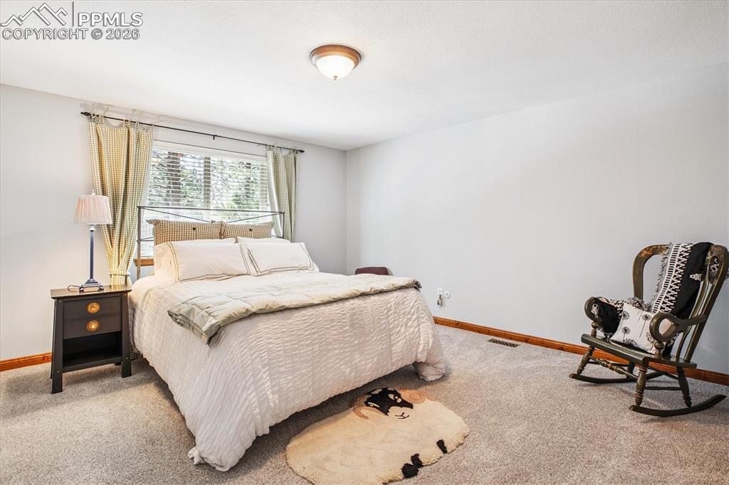 Image 30 of 50: Bedroom