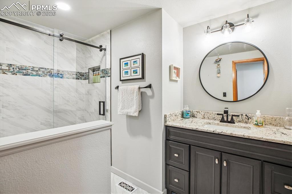 Image 31 of 50: Bathroom