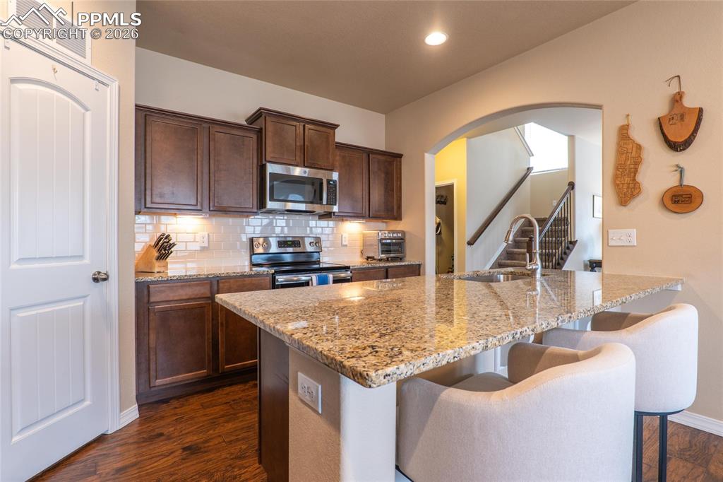 Image 16 of 50: Kitchen