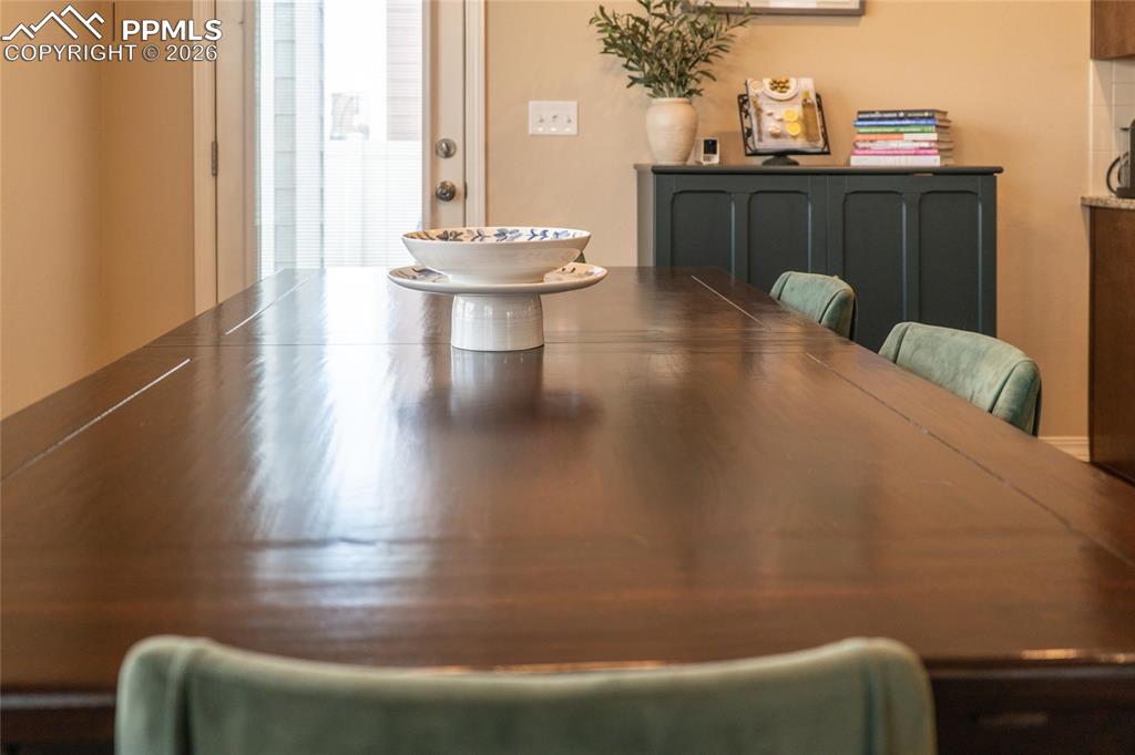 Image 20 of 50: Dining Area