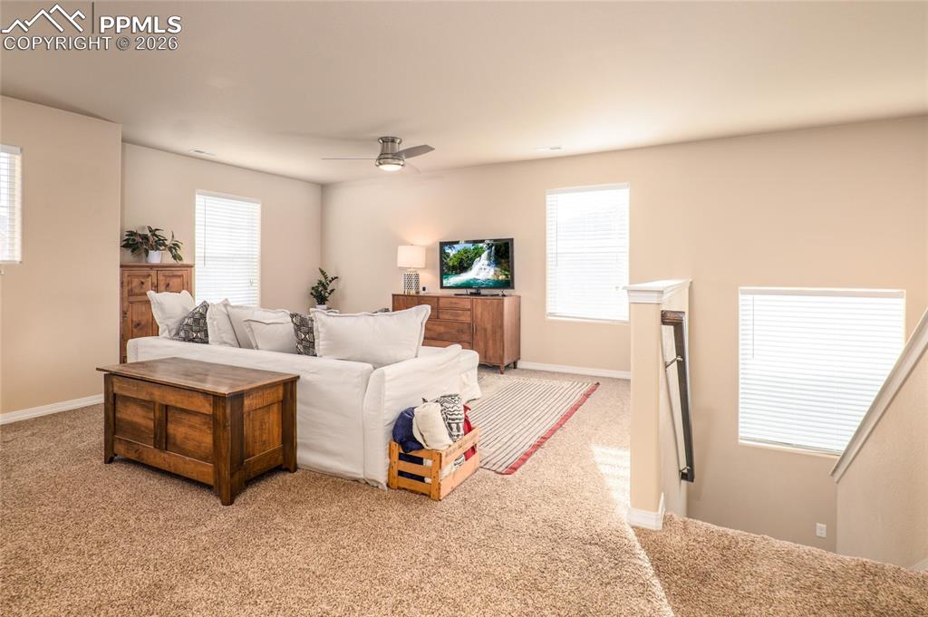 Image 21 of 50: Living Room