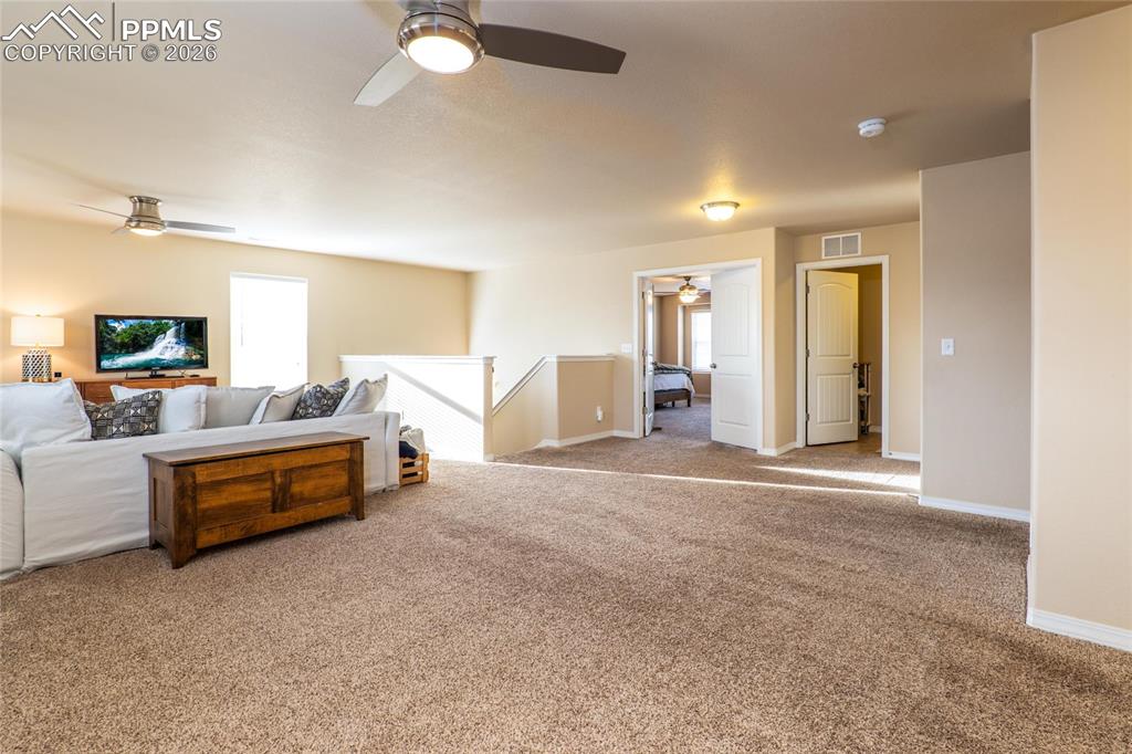 Image 23 of 50: Living Room