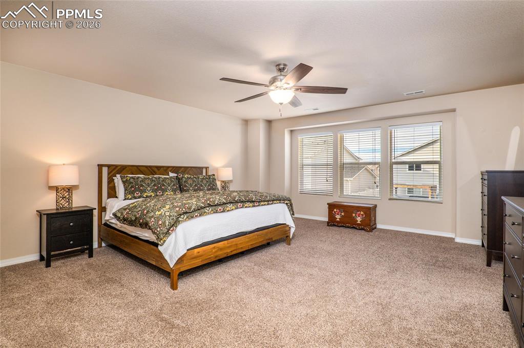 Image 30 of 50: Bedroom