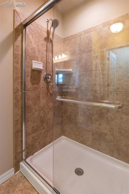 Image 34 of 50: Bathroom