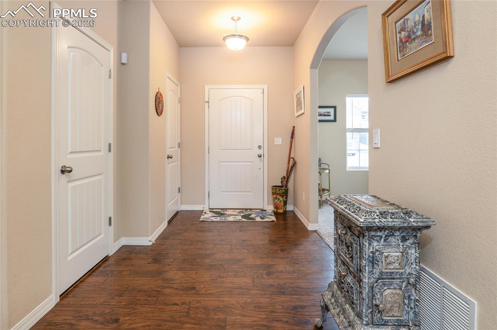 Image 6 of 50: Entry