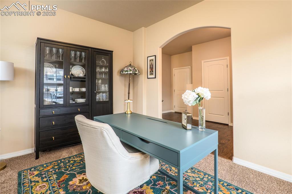 Image 8 of 50: Office