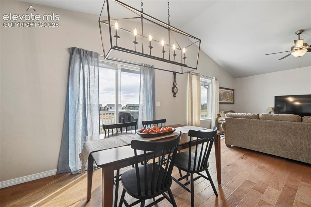 Image 18 of 40: Dining Area