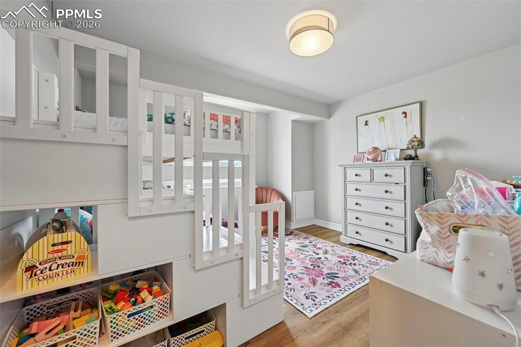 Image 27 of 41: walk in closet!