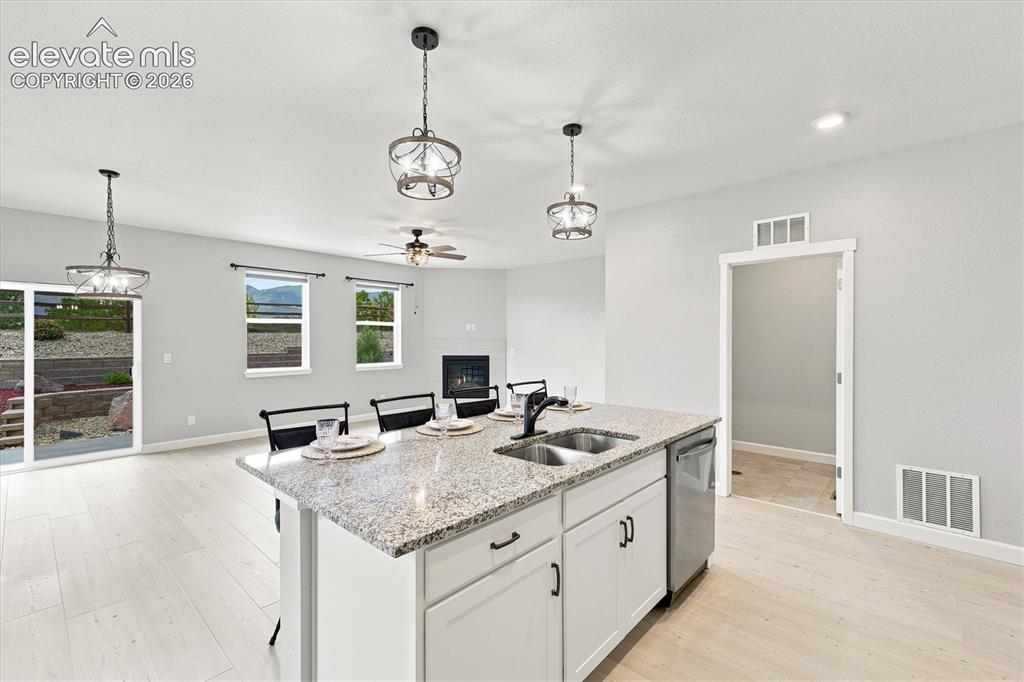 Image 10 of 48: Kitchen
