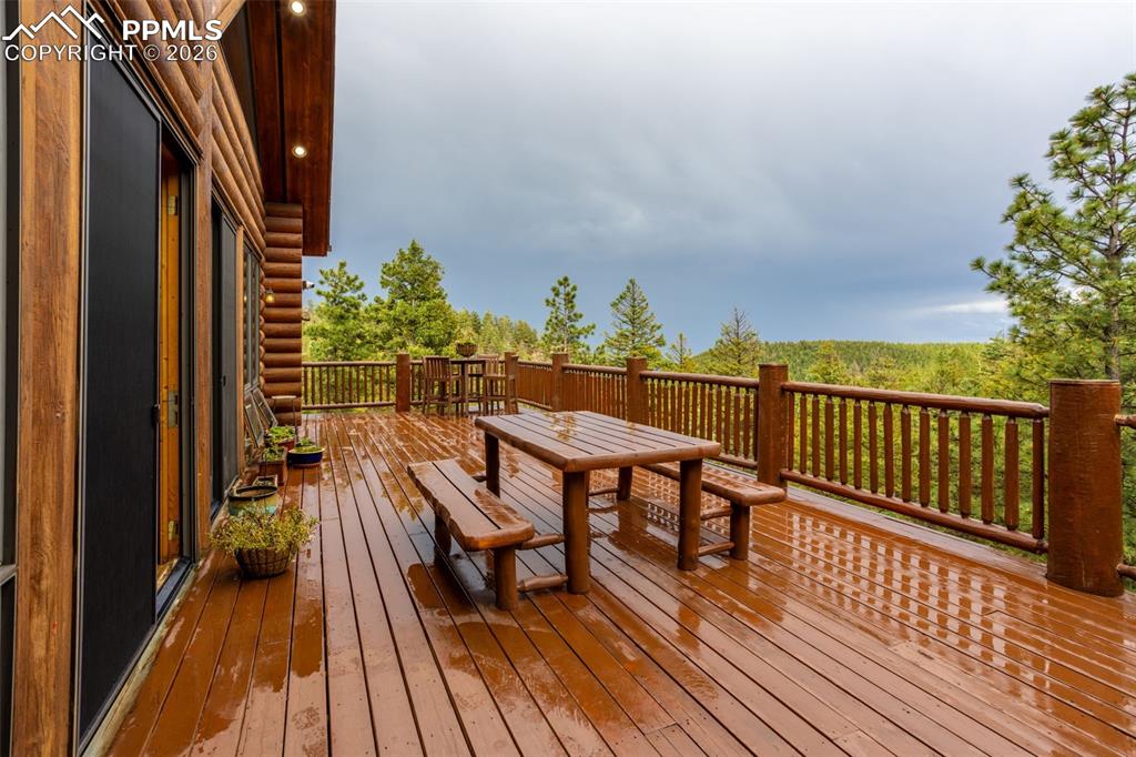 Image 14 of 37: Deck