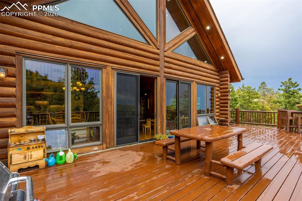 Image 15 of 37: Deck