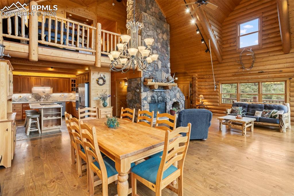 Image 19 of 37: Dining Area