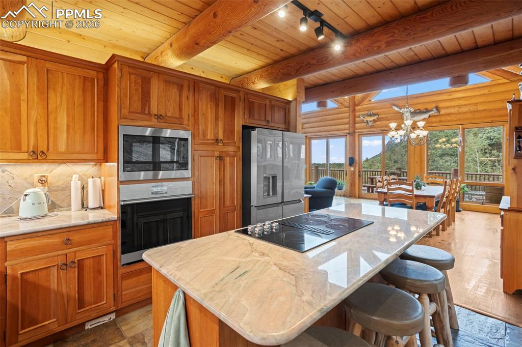 Image 21 of 37: Kitchen