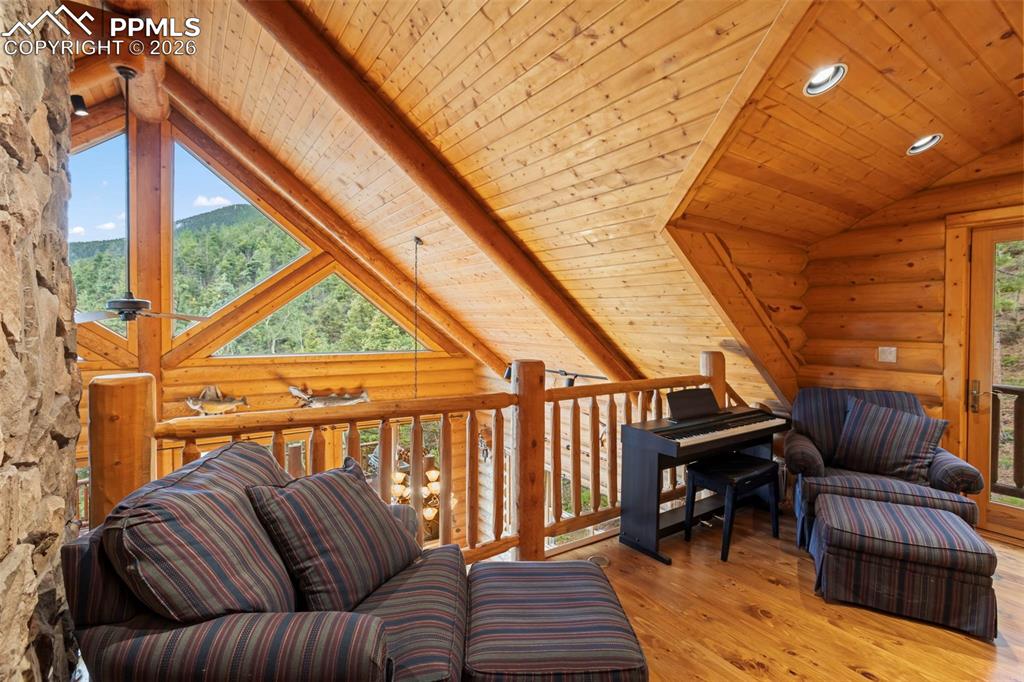 Image 25 of 37: Living Room