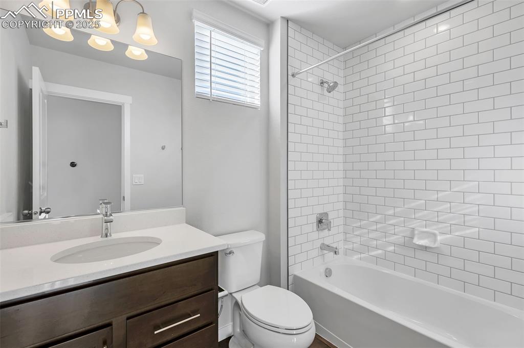 Image 10 of 23: Bathroom